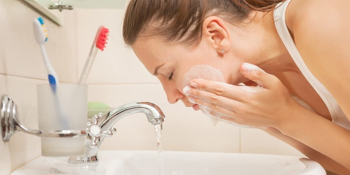 Rutinitas Skincare: Waktu Terbaik untuk Cuci Muka Menurut Ahli Dermatologi