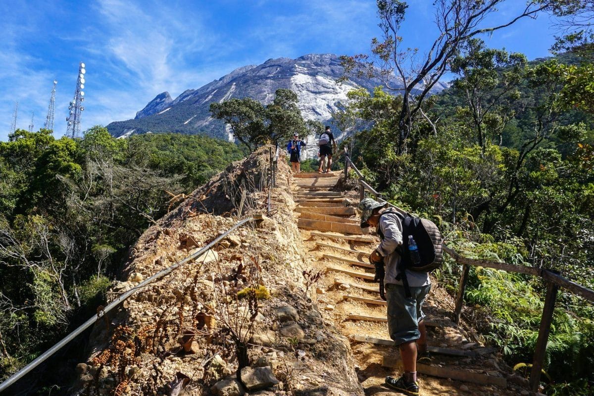 Menjelajah Jalur Hiking Terbaik di Malaysia: Destinasi Alam Spektakuler yang Wajib Dicoba