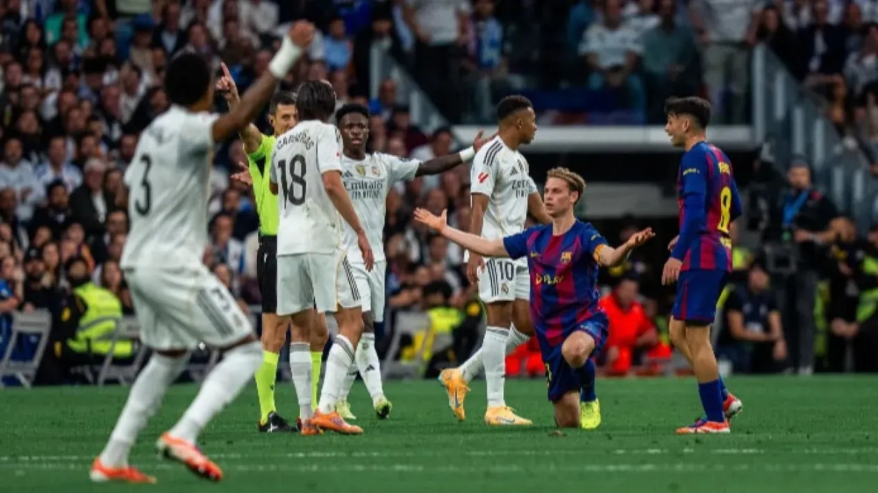 Real Madrid Taklukkan Barcelona 2-1 di El Clasico, Laga Panas Berujung Ricuh Real Madrid Taklukkan Barcelona 2-1 di El Clasico, Laga Panas Berujung Ricuh