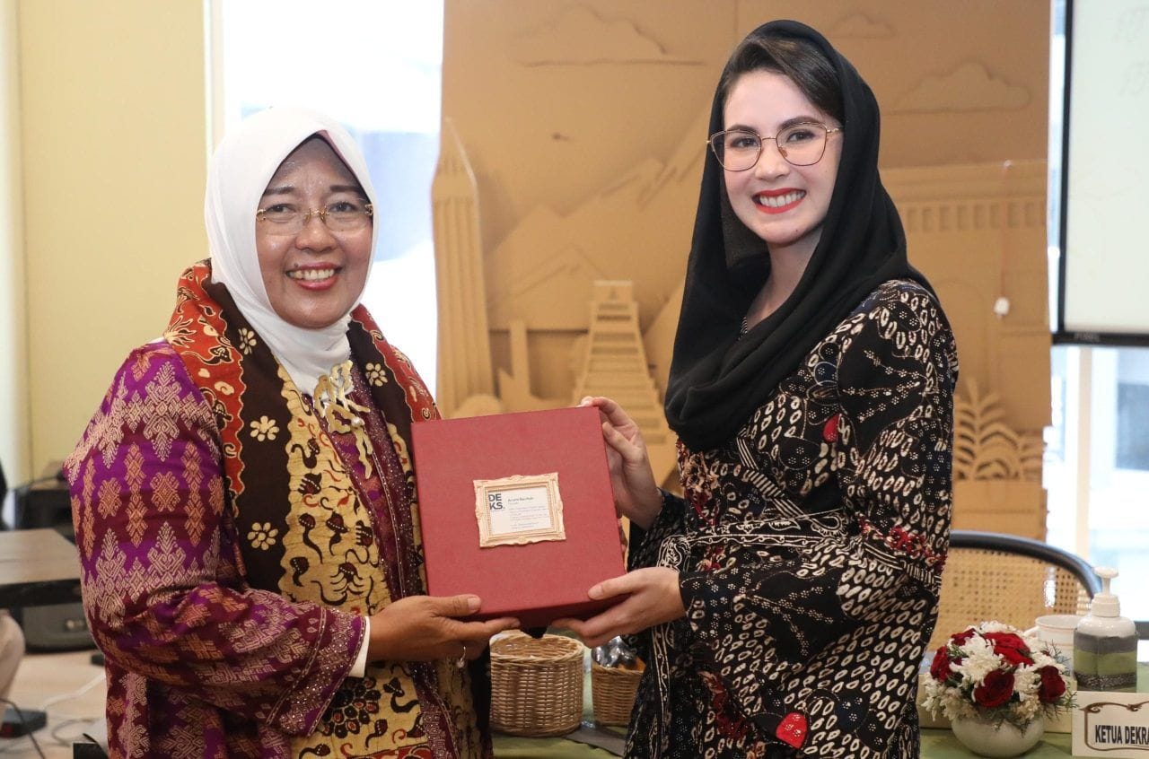 Arumi Bachsin Gagas DEKS, Ruang Kolaboratif UMKM Kerajinan Jawa Timur