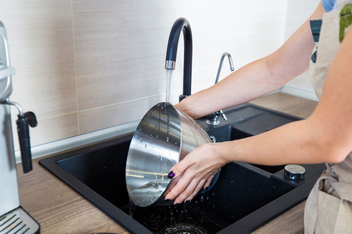 Tips Mudah Merawat Stainless Steel di Dapur agar Selalu Kinclong